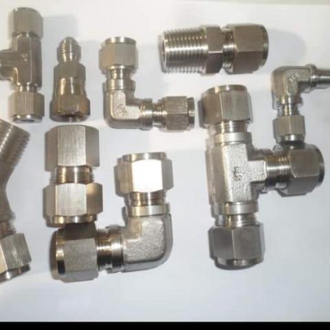 CONEXÃO RETA MACHO EM AÇO INOX 316