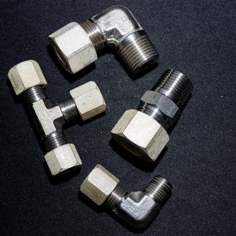 TEE MACHO LATERAL EM INOX