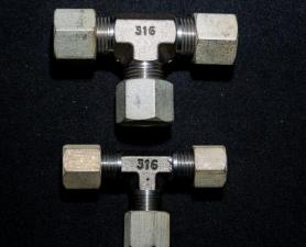 ADAPTADOR TEE MACHO CENTRAL EM AÇO