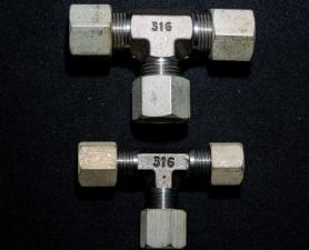 ADAPTADOR TEE MACHO LATERAL EM AÇO INOX