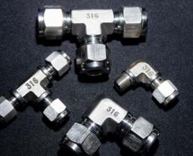 COTOVELO 90˚ MACHO EM AÇO INOX
